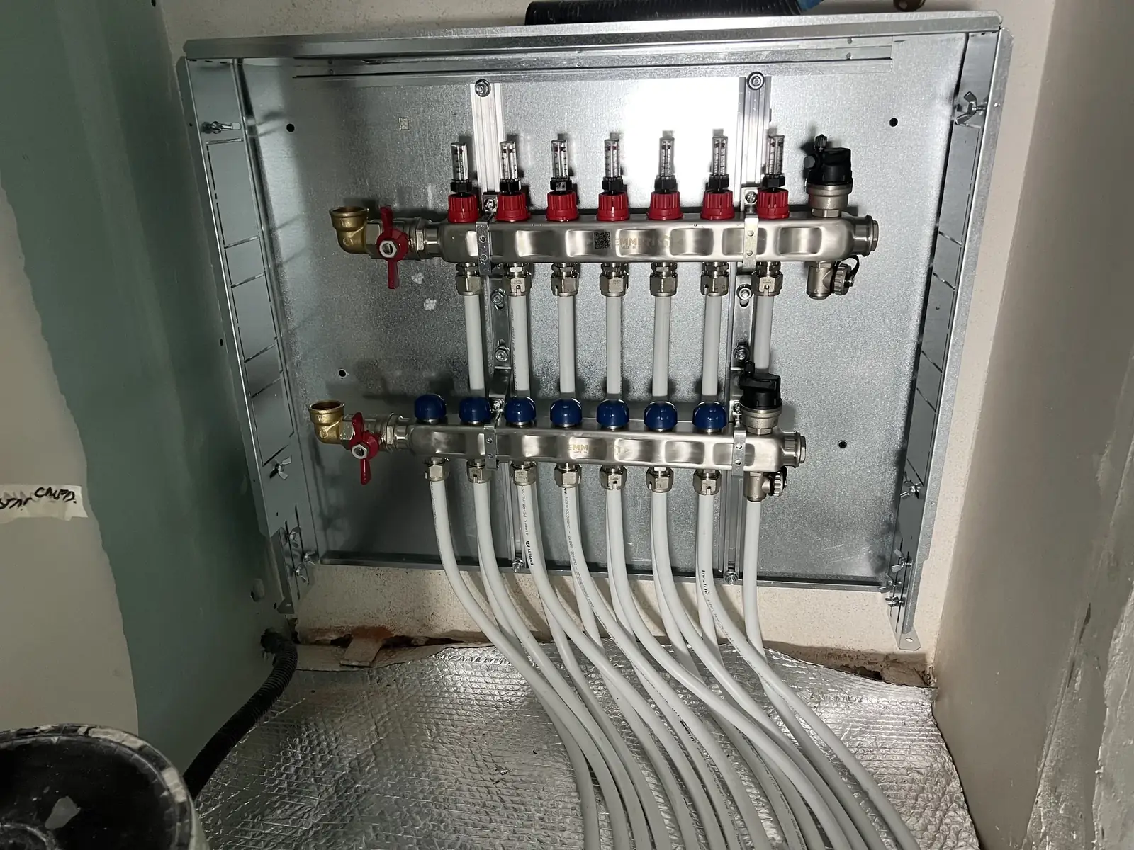 Colector de distribución de un sistema de suelo radiante